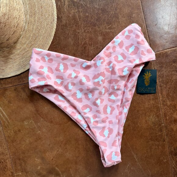 SKATIE Melly bikini bottom in Coco (pink animal print) - Picture 1 of 8